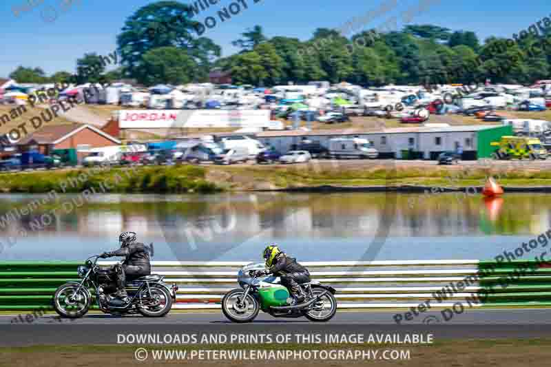 Vintage motorcycle club;eventdigitalimages;mallory park;mallory park trackday photographs;no limits trackdays;peter wileman photography;trackday digital images;trackday photos;vmcc festival 1000 bikes photographs